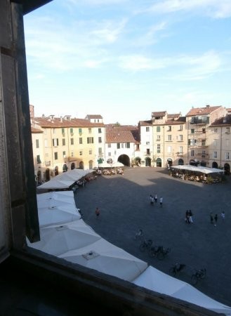 Palazzo On Piazza Dell'anfiteatro, Lucca