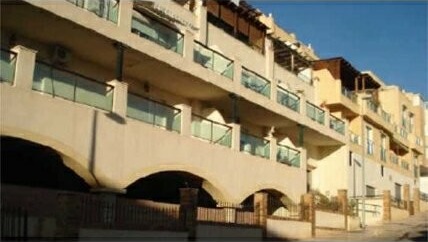A 1 BEDROOM APARTMENT
