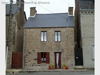 Pretty detached stone built village hse..