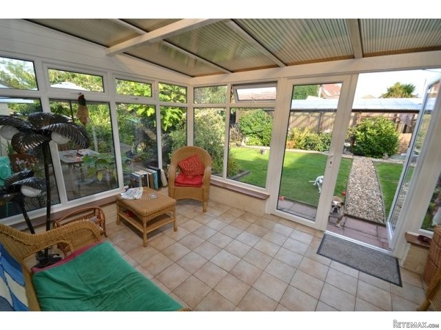 2 bedroom bungalow in Minster On Sea..