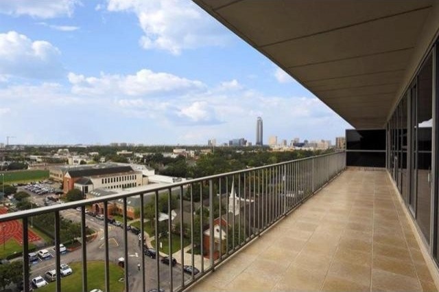 2 bedroom Apartment For Sale: 2200..