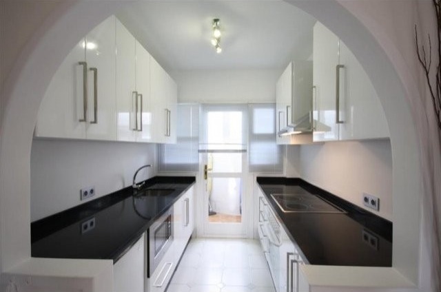 2 Bed Apartment for sale in Calahonda - 2