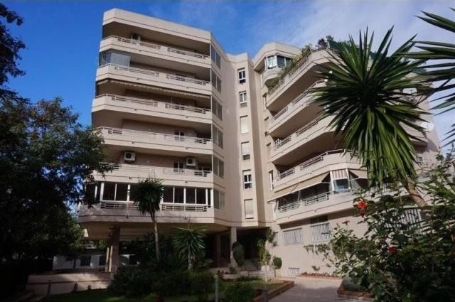 Apartment - TO REFORM, Large apartment..