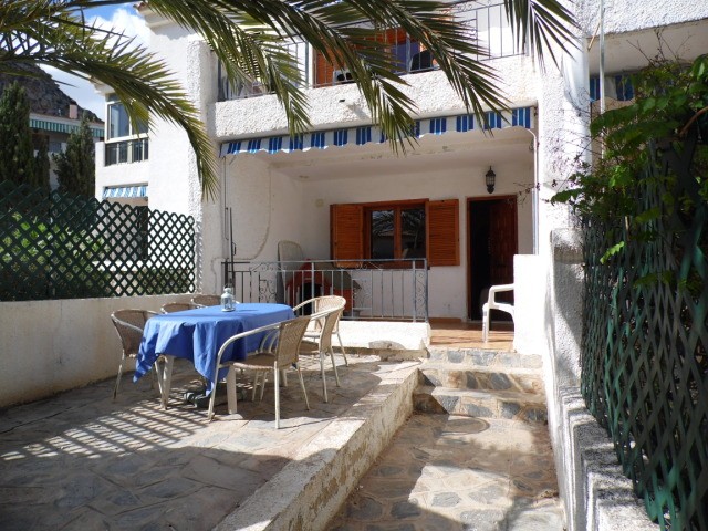 Lovely 3 Bed 2 Bath townhouse 200m away.. - 2
