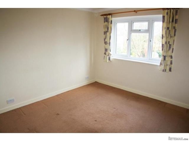 Robyns Way, Edenbridge, Kent Tn8 - 2