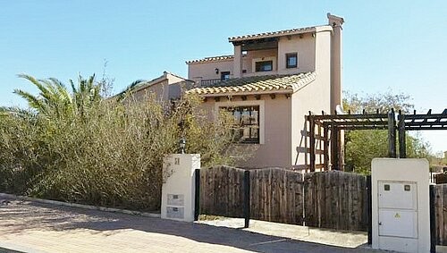 BARGAIN- 3 BED 3 BATH DETACHED VILLA