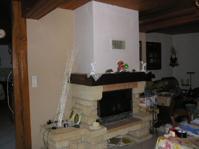 Large Stone House Set Near The Shops - 2