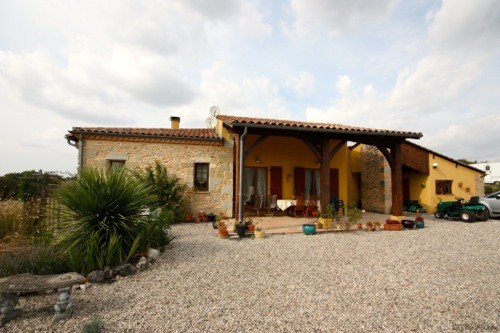 Lovely house with 3 bedrooms and far..