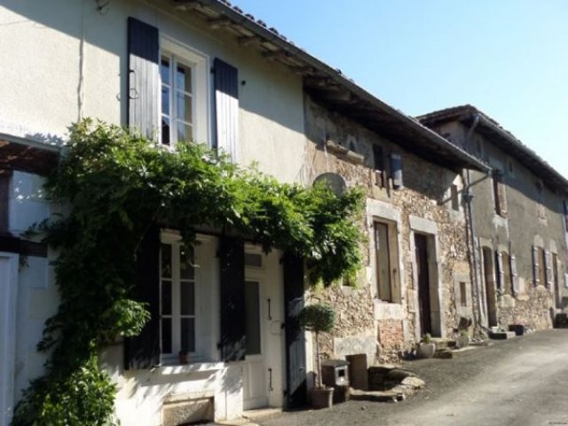 EC0486LC Renovated house plus 2/3 stone.. - 2