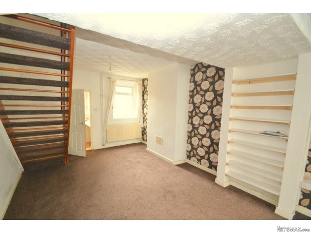 2 bedroom house in SHEERNESS - 2
