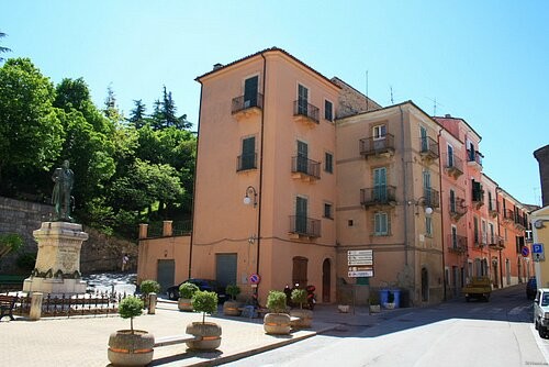 Fantastic 4 storey townhouse in the.. - 2