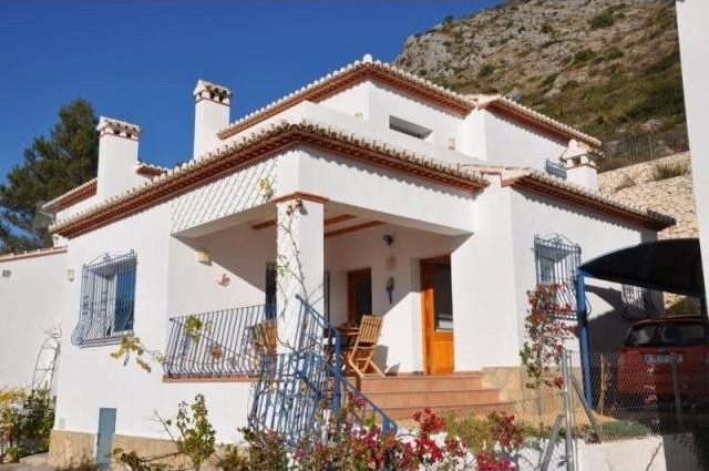 3 Bedrooms - Villa - Alicante - For Sale