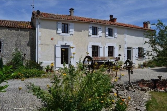 Pretty Stone House With B and B..