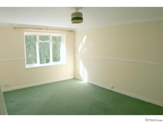 Robyns Way, Edenbridge, Kent Tn8 - 2