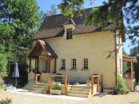 Restored 3 Bedroom House With Superb..