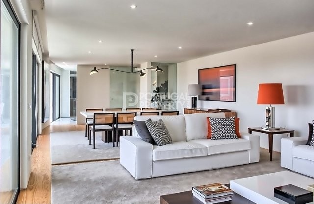 Stunning 4 Bedroom Duplex Apartment in..