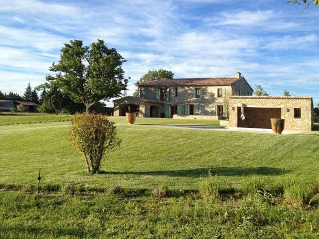 Upper Var - Fox Amphoux: Five bedroomed..