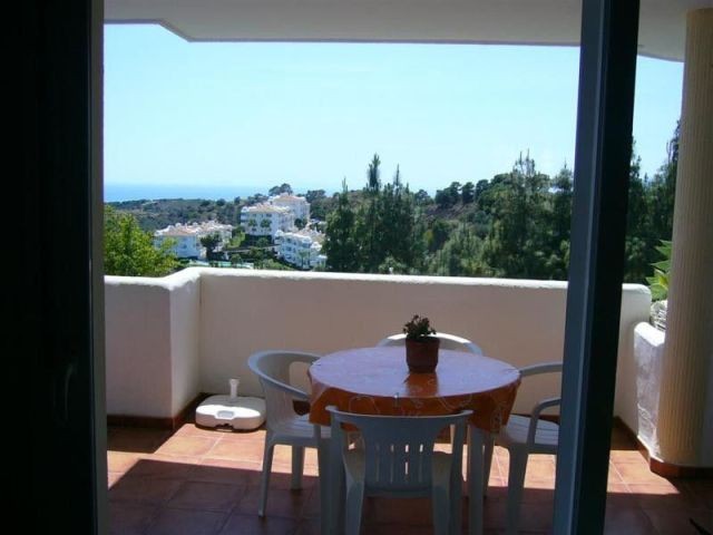 2 Bed Apartment for sale in Calahonda - 2