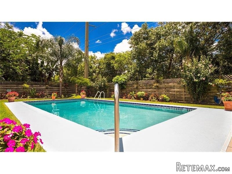 3 bedroom House For Sale: 4587 Nelson.. - 2