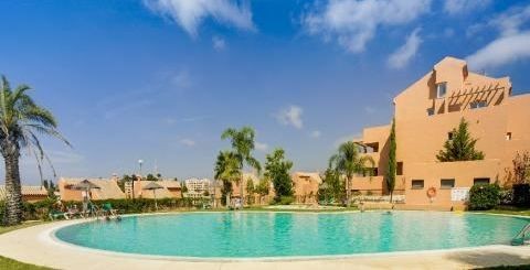 Apartment - Unbeatable front line golf..