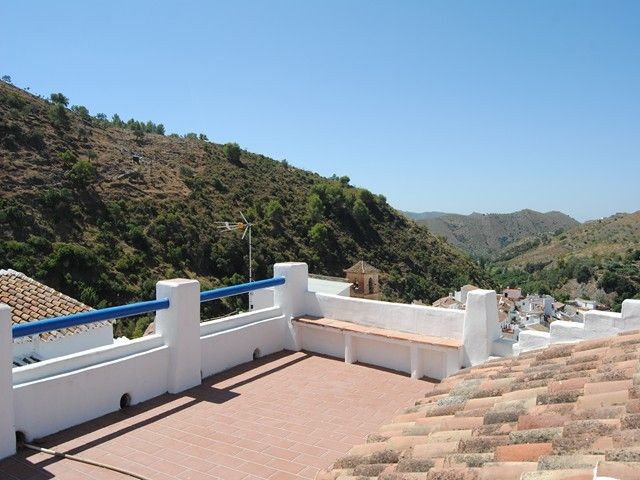 Town House for Sale in Salares 81.000..