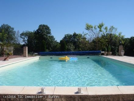 Bungalow with swimming pool near Civray - 2