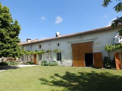 Charming, renovated property in Dessé