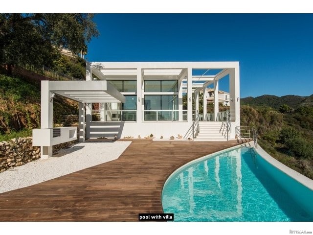 Villa for sale in Golf Montemayor.. - 2