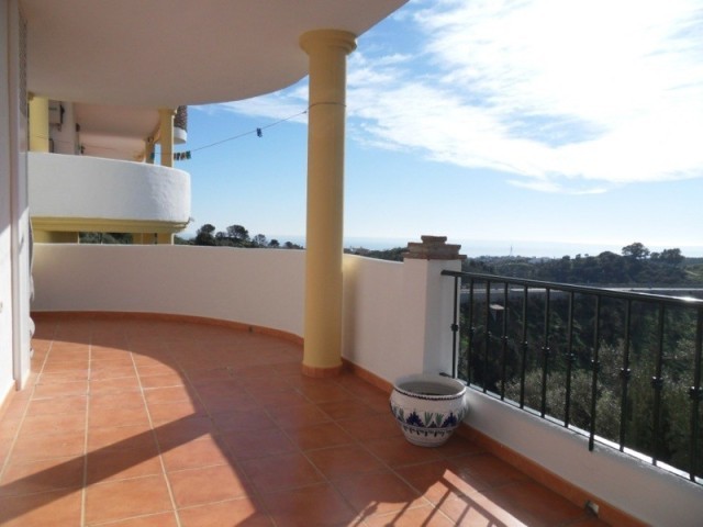 2 Bed Apartment for sale in Calahonda - 2