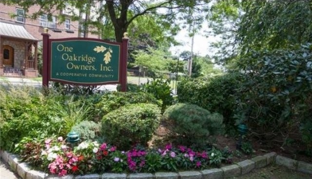 2 bedroom Co-op For Sale: Eastchester..
