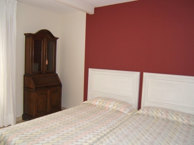 4 Bedrooms reformed apartment right in.. - 2