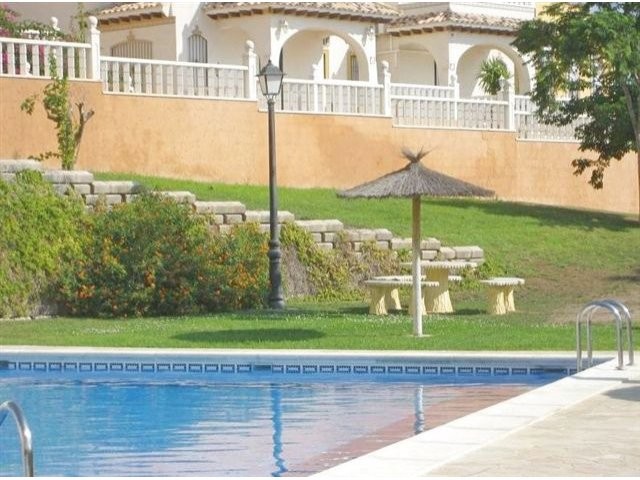2 BEDROOMS 1ST FLOOR APARTMENT IN LA.. - 2