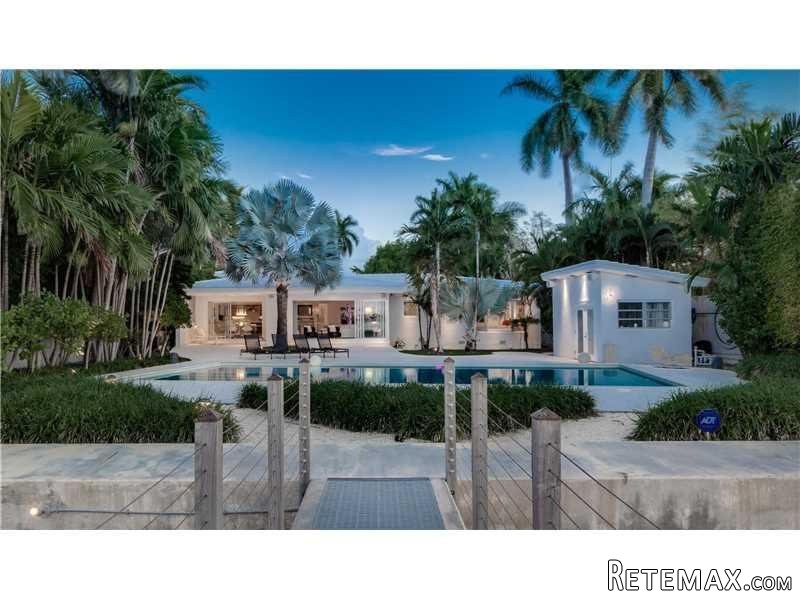 4 bedroom House For Sale: 6050 N Bay Rd