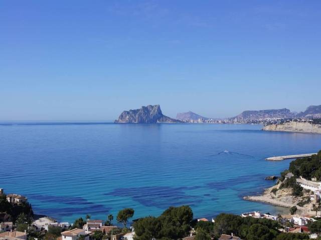 Magnificent sea views plot in El Portet