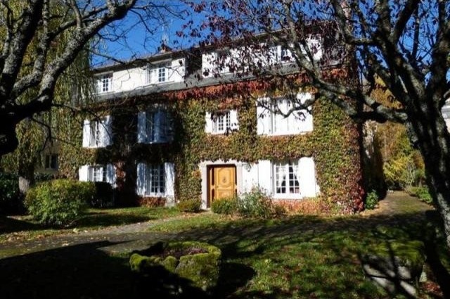 5 bedroom Character For Sale: 15300..