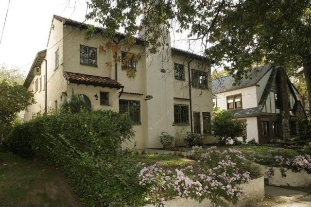20 bedroom Multi-family For Sale: Mount..