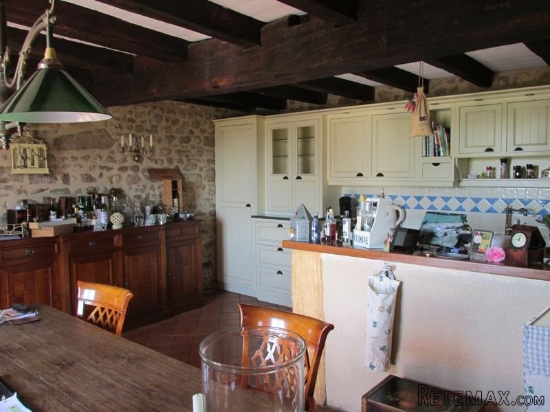 Detached Stone Property In 3.7ha' - 2