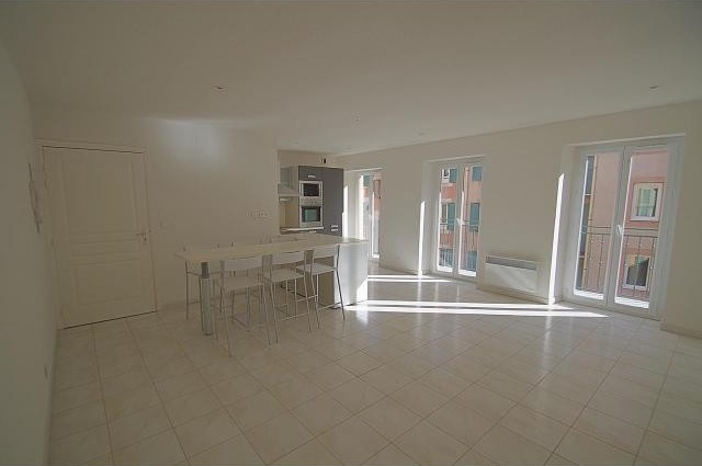 Large two bed in Nice Port