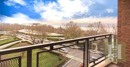 3 bedroom Apartment For Sale: 5800..