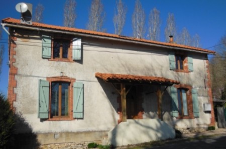 Detached Character House near Nanteuil..
