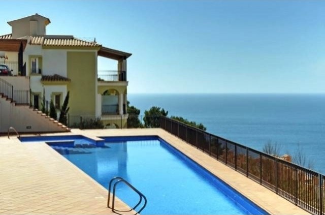 Beautiful Ground Floor With Sea Views..