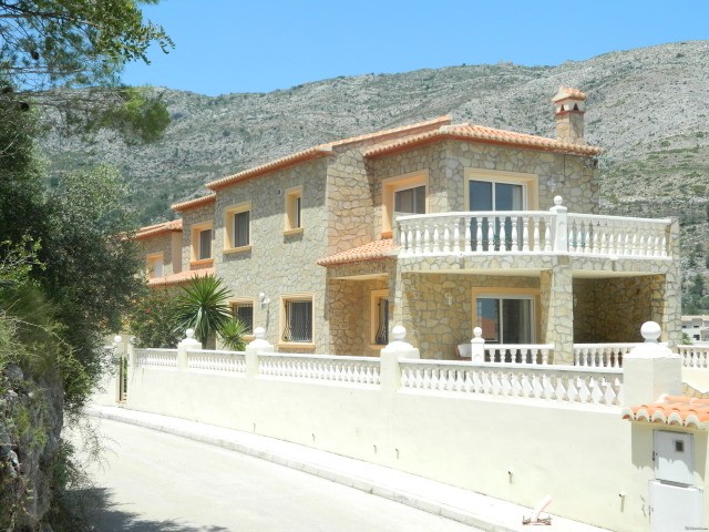 Finca for sale in Benichembla