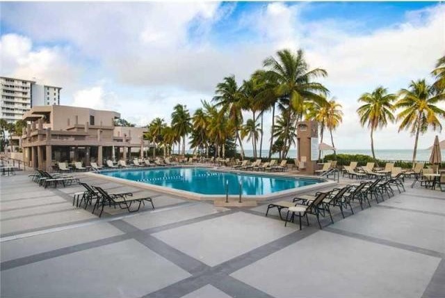 2 bedroom Flat For Sale: 251 CRANDON BL.. - 2