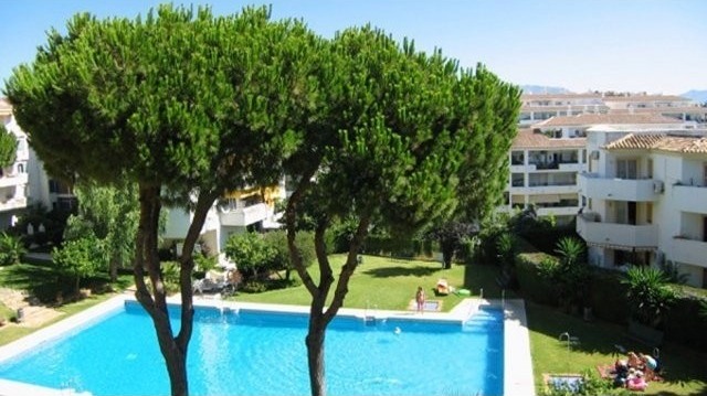 3 Bed Apartment for sale in Calahonda