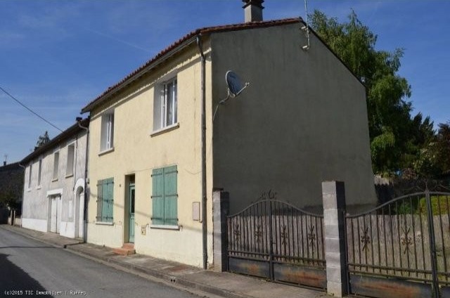 4 Bedroom House in A Picturesque..