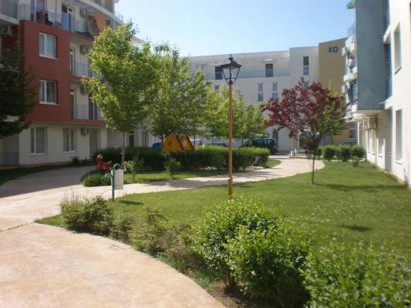 2 -bedroom apartment minutes to the..