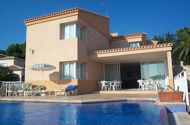 5 Bedrooms - Villa - Alicante - For Sale