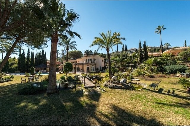 7 Bedrooms - Villa - Malaga - For Sale