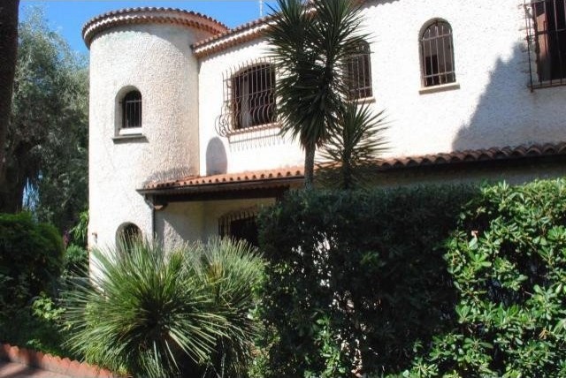 10 bedroom Villa For Sale: Bordighera.. - 2