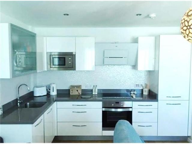 2 bedroom Apartment For Sale: South..